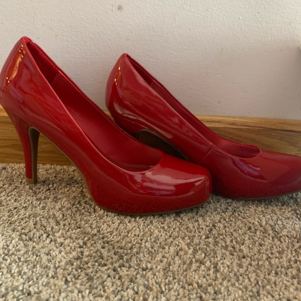 BRAND NEW RED HEELS!!! ❤️